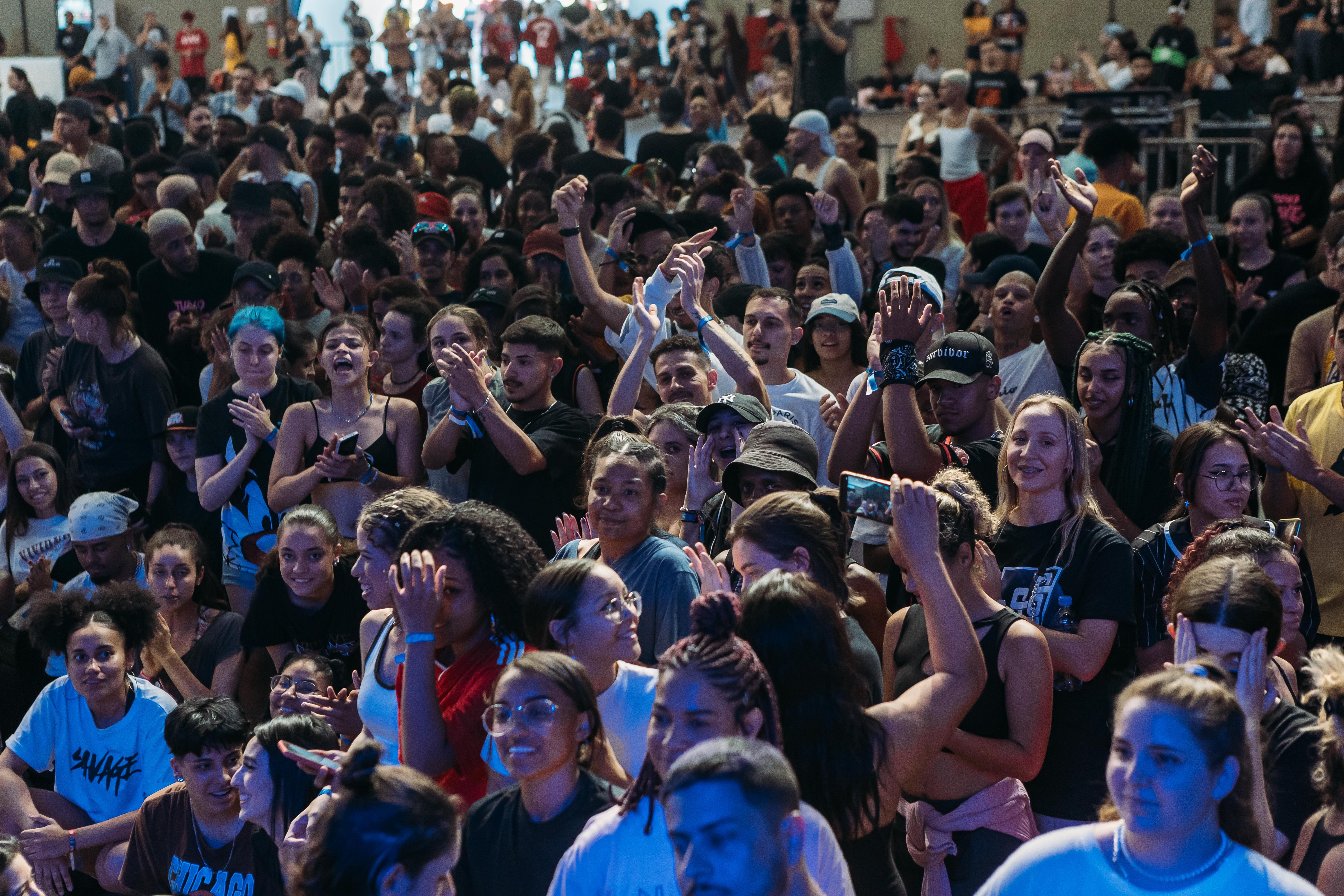 Espaço instagramável com branding da marca
